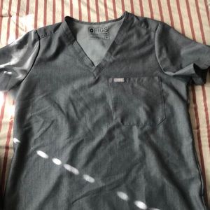 Women’s dig scrub top